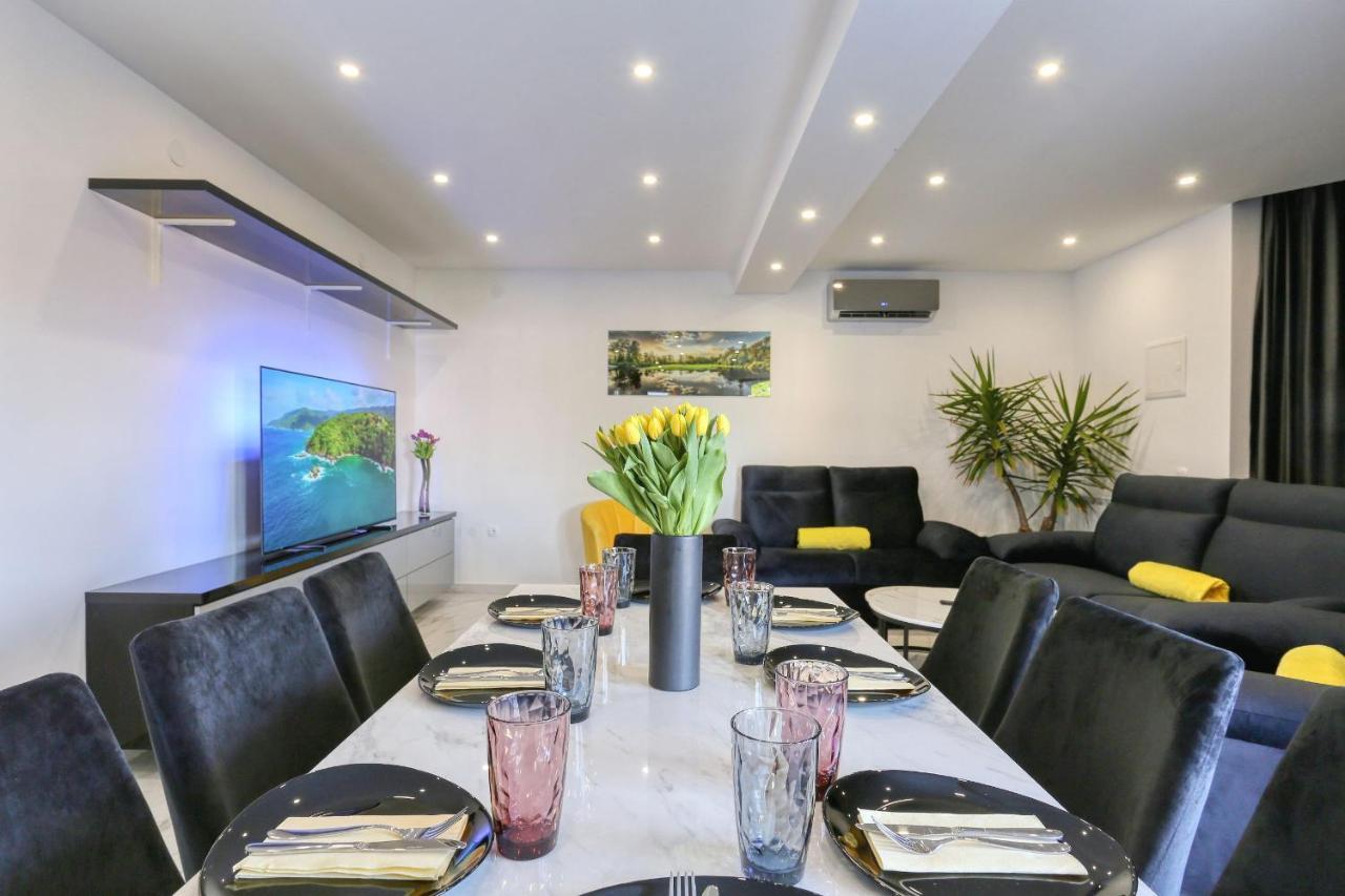 Luxury House * Zára