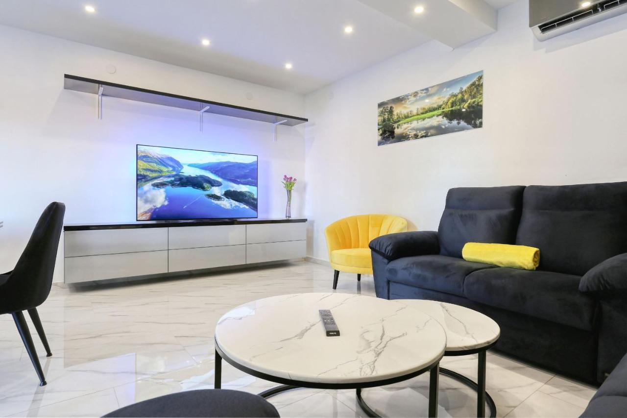 Luxury House *