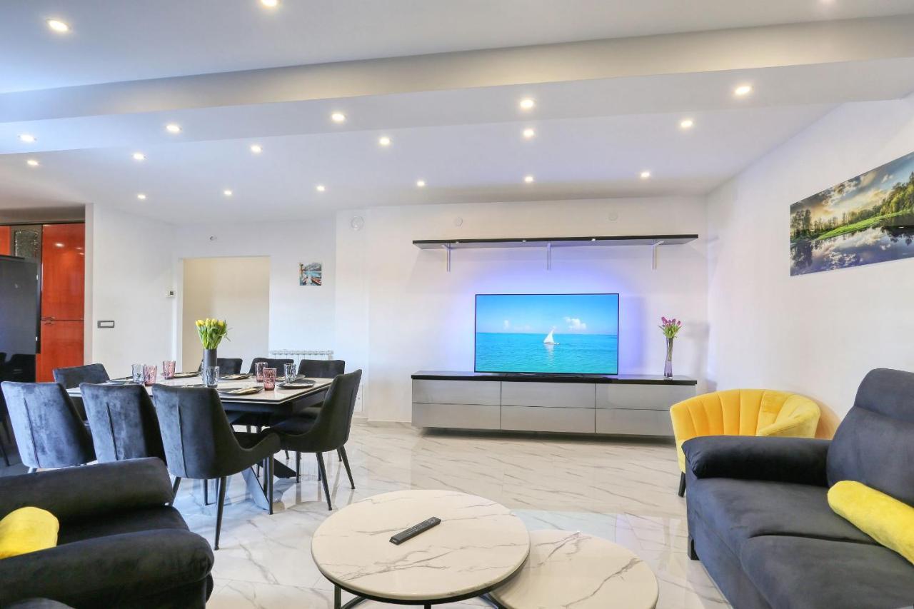 Luxury House * Zára